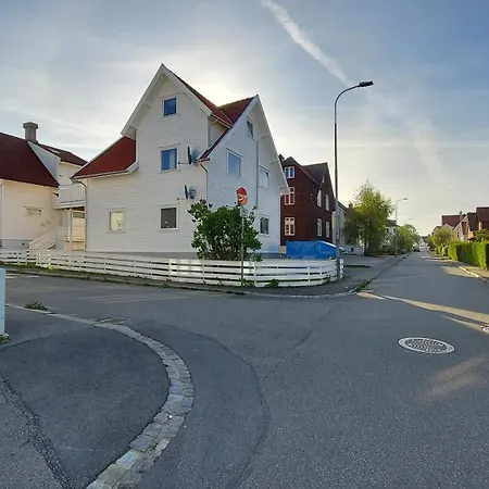 Lyse Fjord 3br Apartment